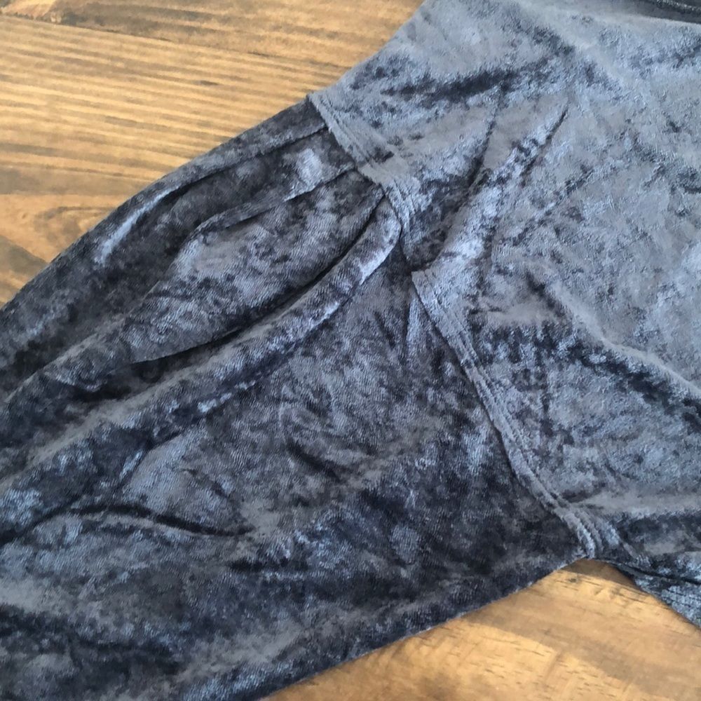 EUC Like New Free People Crushed Velvet Long Sleeve Top in Charcoal Gray - Picture 6 of 10